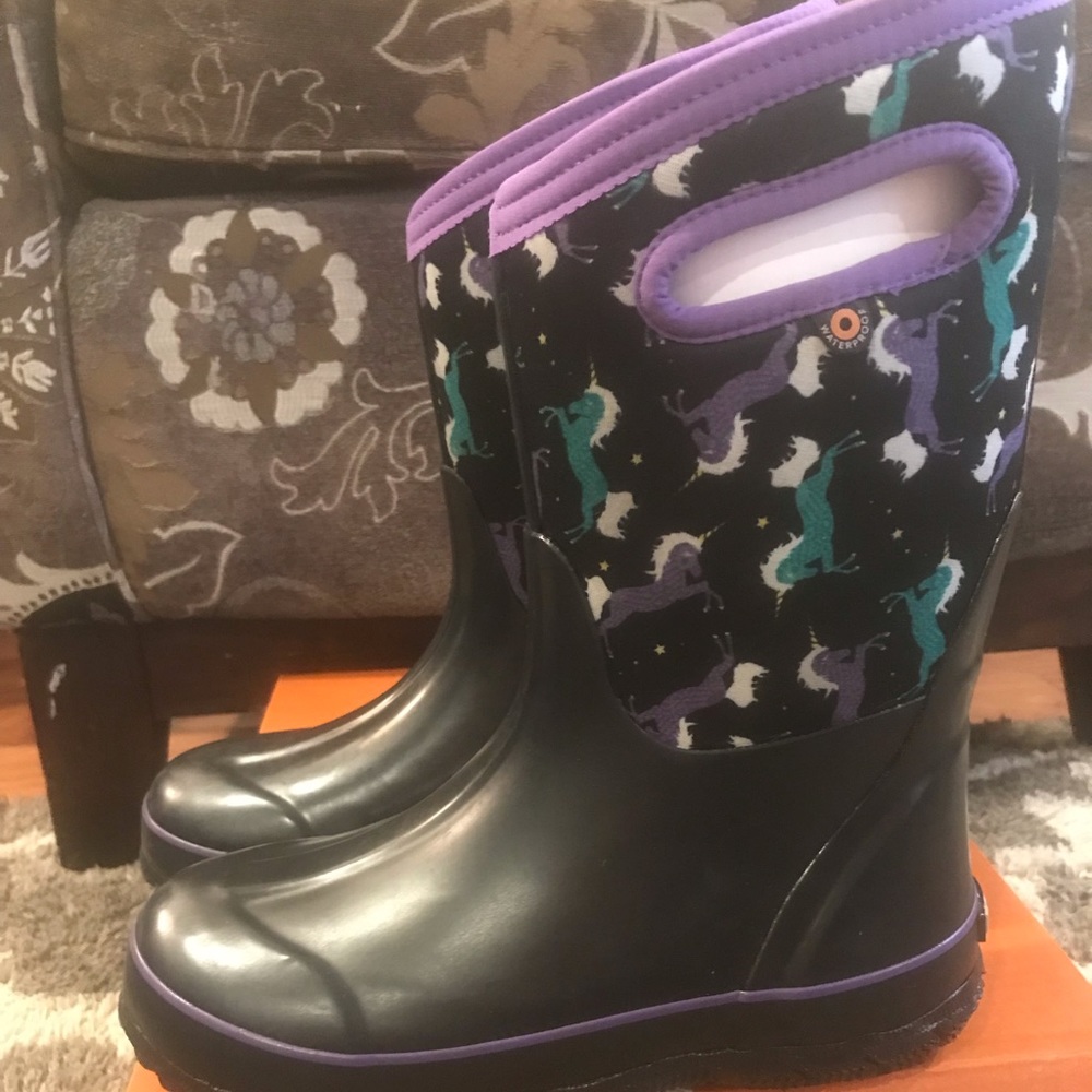 Unicorn Bogs NWT size 3